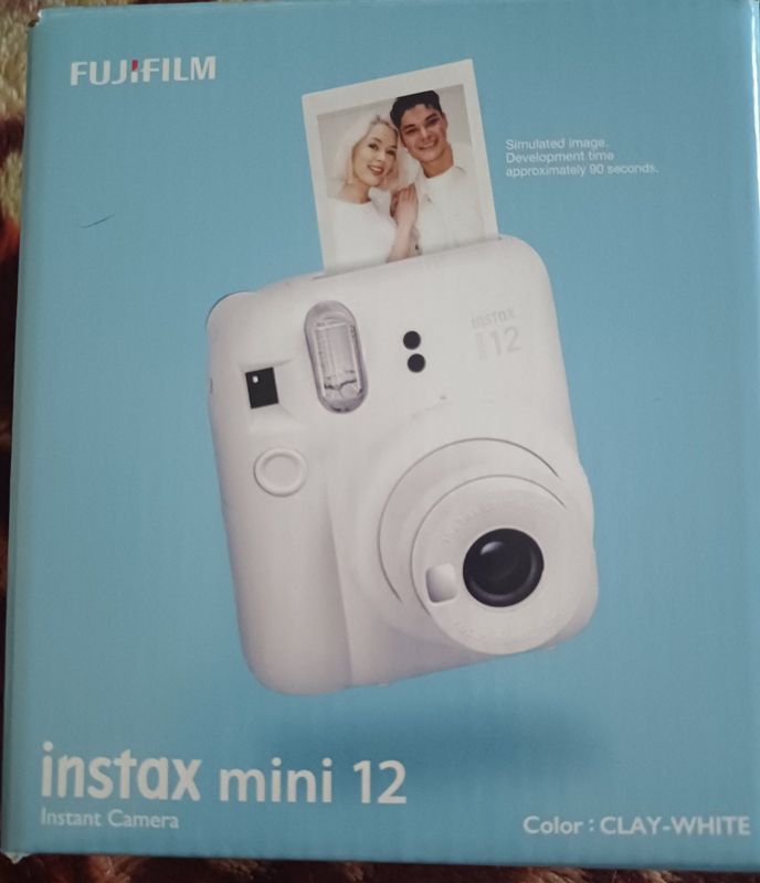 Продам фотоаппарат instax mini 12 clay white Продам фотоаппарат instax mini 12 clay white