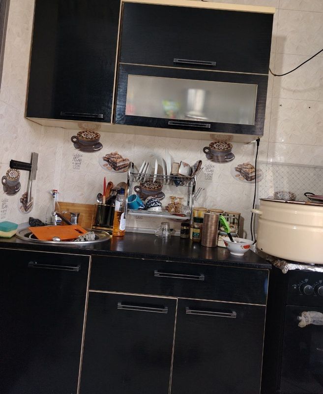 Продаётся кухонный мебель 136*140 размер столечница в хорошем состояни Продаётся кухонный мебель 136*140 размер столечница в хорошем состояни