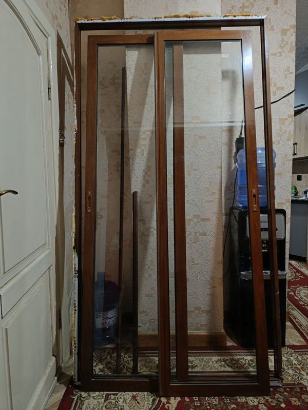 Акфа двери-купе.Размер рамки 115см×212 см.Дверь 210 см×60см