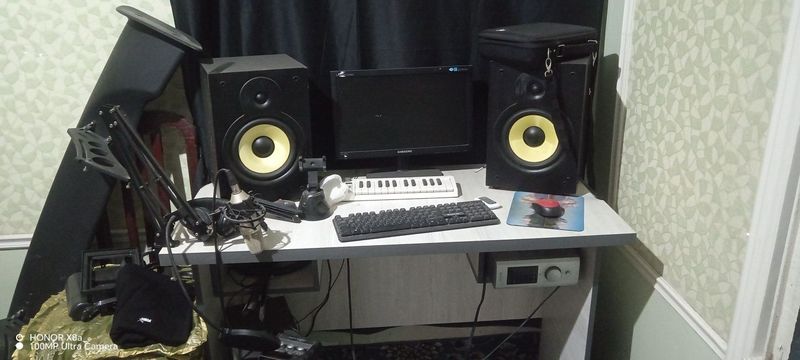tayyor studiya sotladi 800$ tayyor studiya sotladi 800$