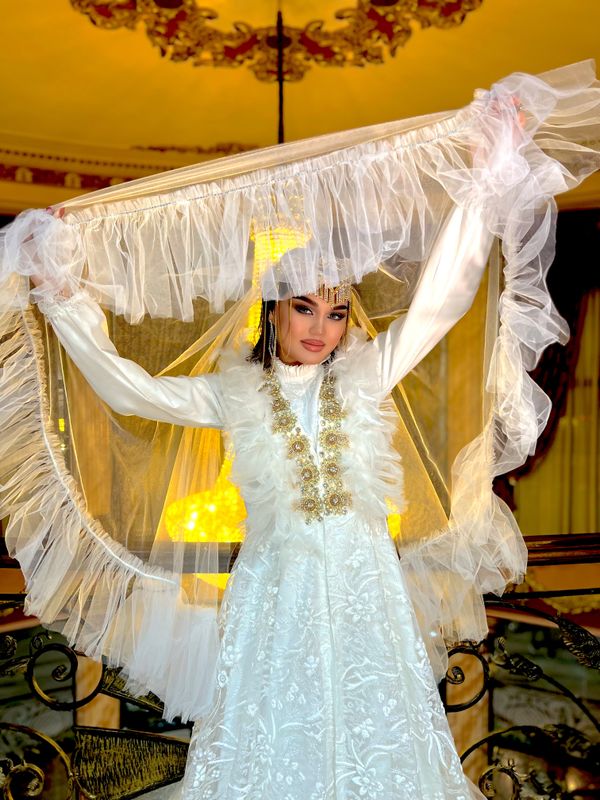 atiga 2 marta kiyilgan narxini kelishtiramz atiga 2 marta kiyilgan narxini kelishtiramz