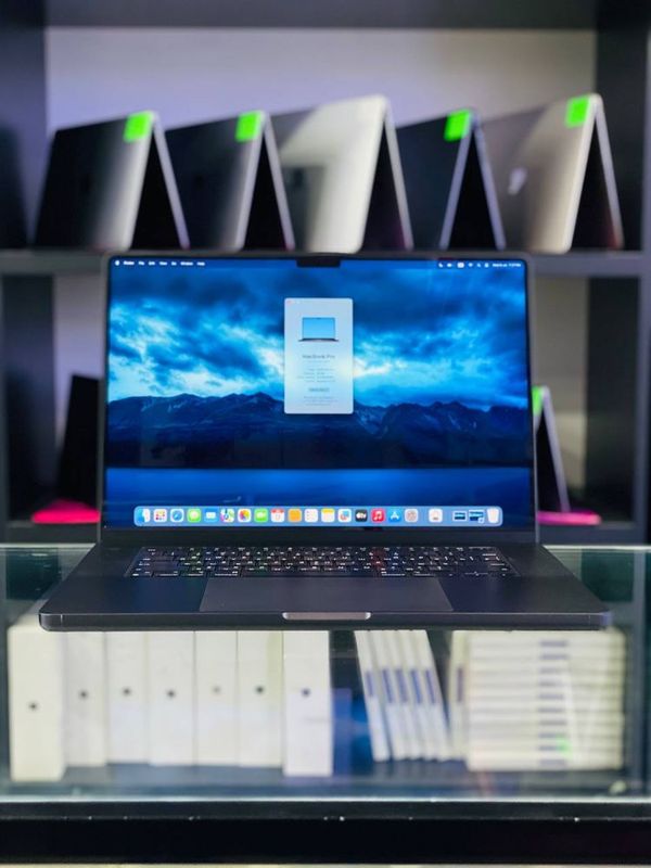 Macbook Pro M3 Pro / 18 / 512 / 81sikl 98% / 4K
