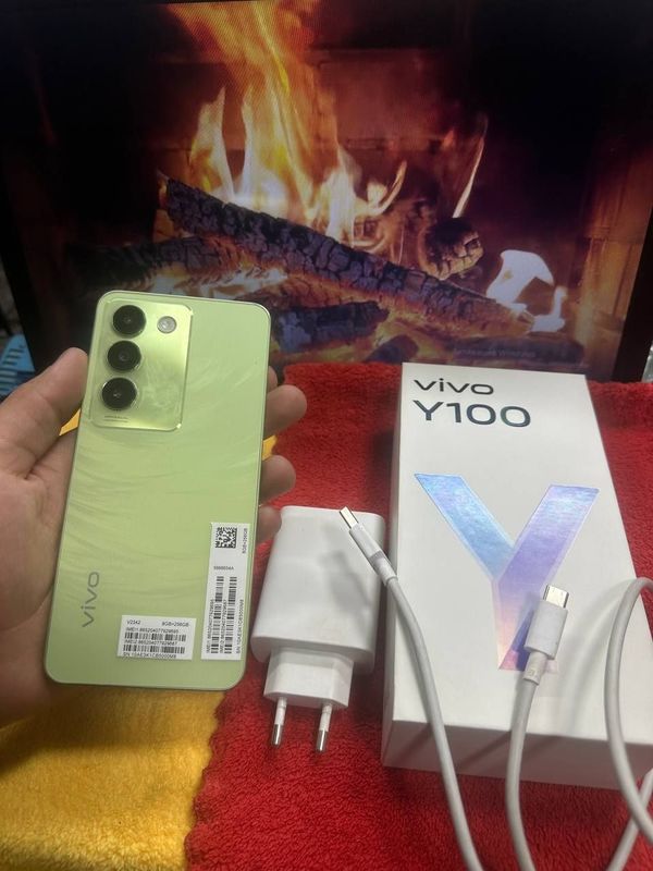 Vivo Y100 8/256gb yengide holatda