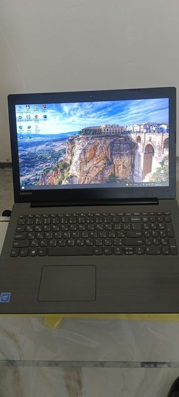 Lenovo noutbuk sotiladi