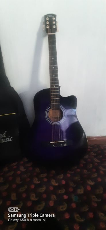 gitara sotiladi razmer 38 narhi 600 ming
