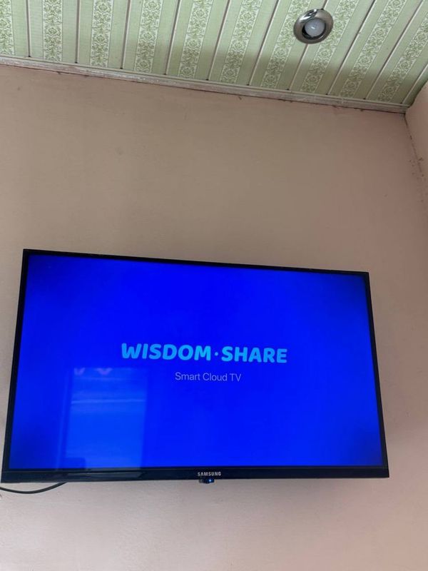Samsung 32 smart tv sotiladi
