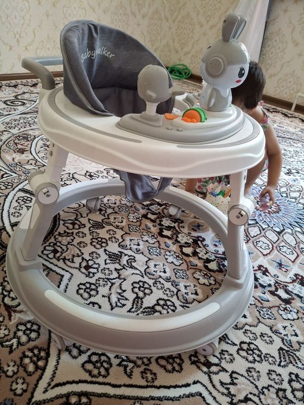 Детский ходунок 2 в1, с игровым столиком, игрушками и звуками