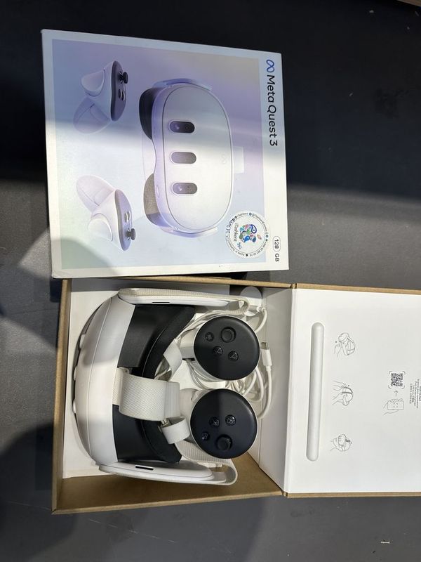 Продаетсая Meta Quest 3 128GB Продаетсая Meta Quest 3 128GB