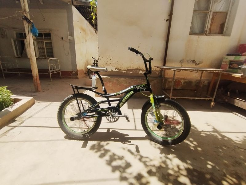 Velosiped sotiladi .