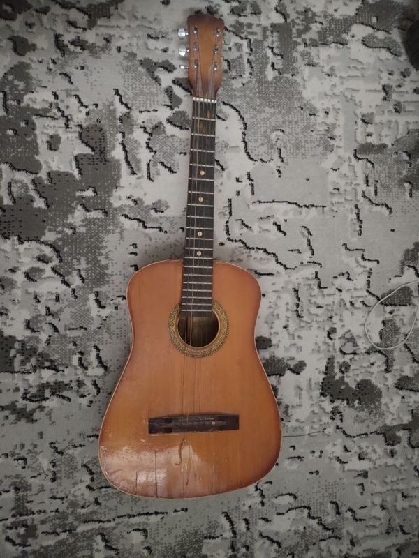 Gitara Rossiya garatiyali original Gitara Rossiya garatiyali original