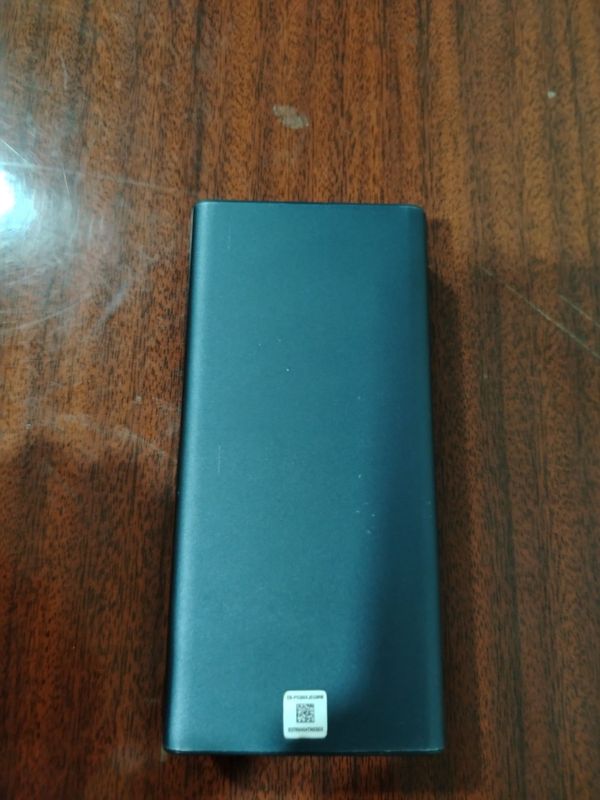 20 000 mAh power bank 20 000 mAh power bank