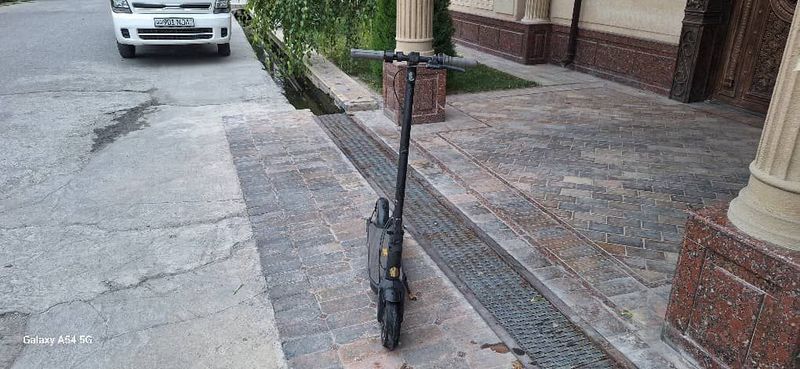 Samakat skuter sotiladi Samakat skuter sotiladi