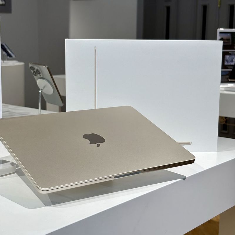MacBook Air 13-inch M2 chip 16/256 GB Starlight MacBook Air 13-inch M2 chip 16/256 GB Starlight