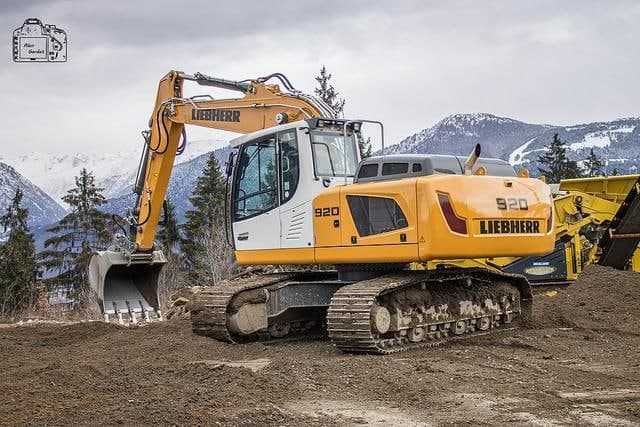 Продам Гусеничный Экскаватор LIEBHERR R920 в Ташкенте новый.