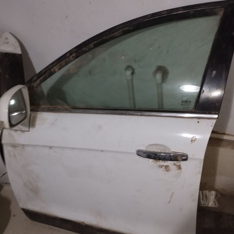 Captiva 3 eshik radnoy kraska yoq Captiva 3 eshik radnoy kraska yoq