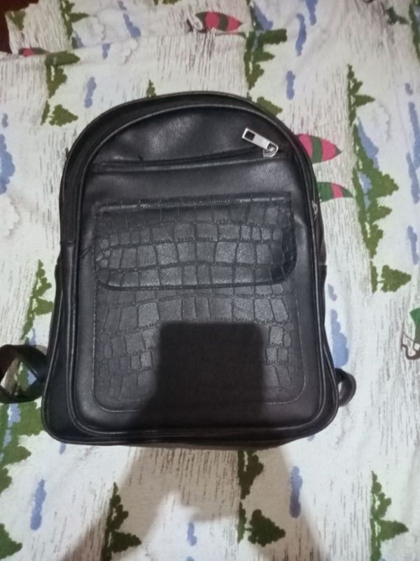 Maktab sumkasi sotiladi arzon narxda! Maktab sumkasi sotiladi arzon narxda!