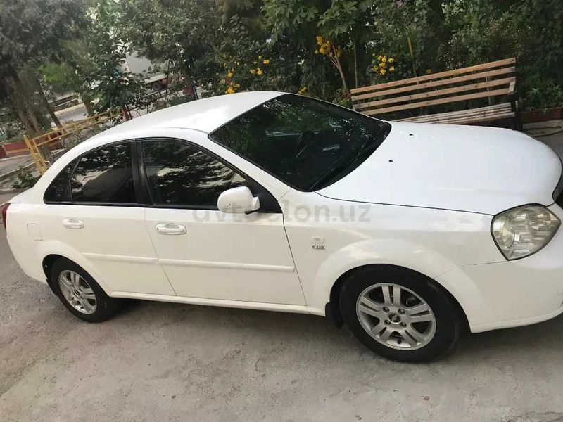 Продаю свой chevrolet lacetti 1.8 2012 года