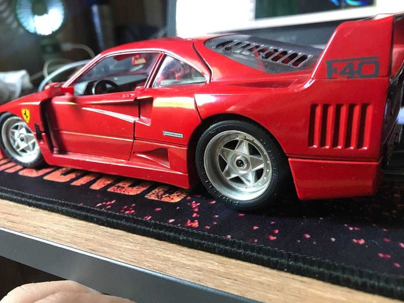 Продаётся модель 1:18 Ferrari F40