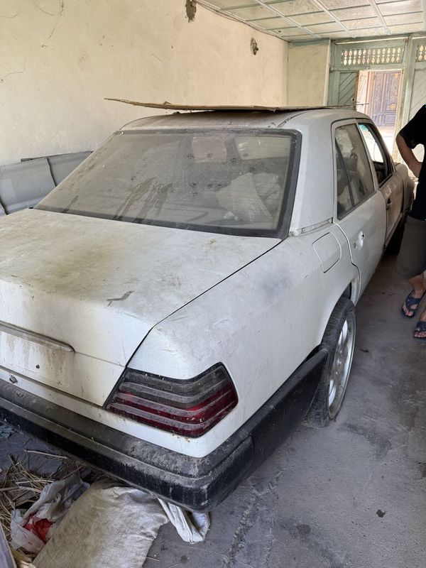 Продам на запчасти мерседес e200