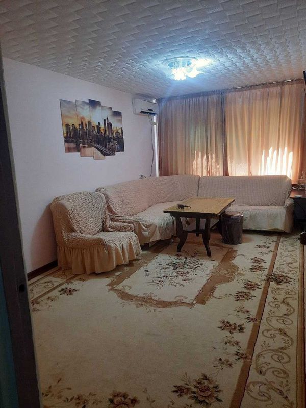 Срочно сдается 3 комнатная квартира на 2 этаже ор.р Центр.Аптека 300$