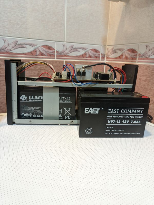 UPS 360W. Рабочий, с аккумулятором.