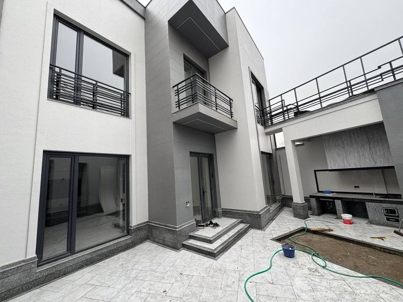 Продам Hi-tech дом 1,5 соток, 5 комнат, ор-р: Ботанический сад