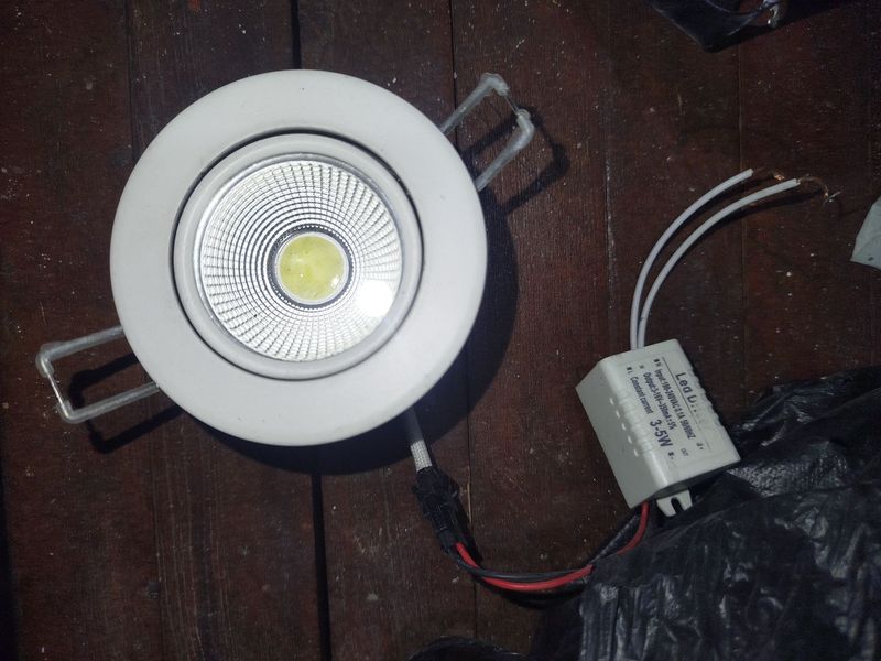 Led lampa sotiladi Led lampa sotiladi