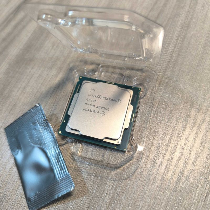 Процессор Intel Pentium Gold G5400 Процессор Intel Pentium Gold G5400