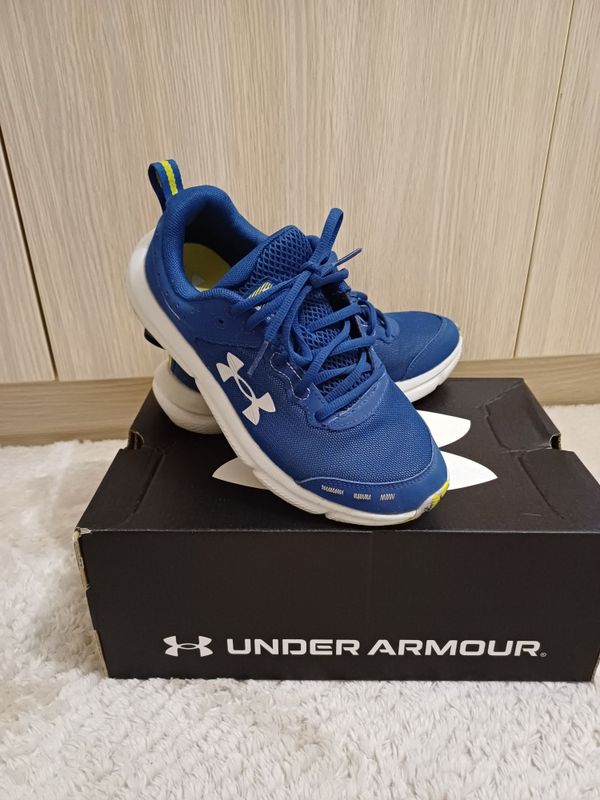 Продаются кроссы under armour