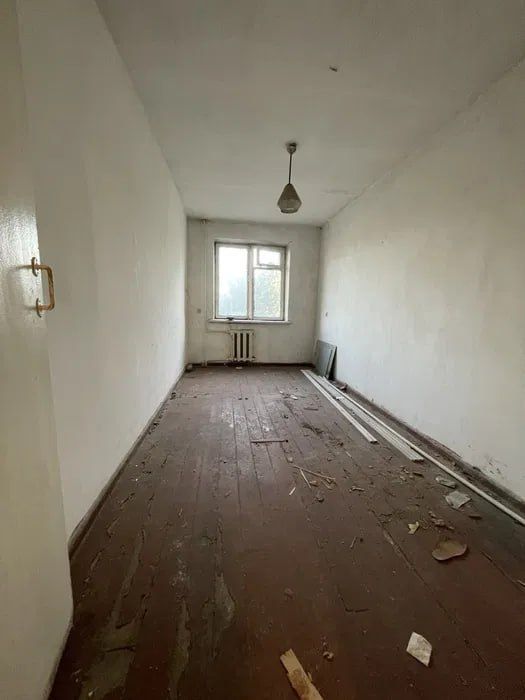 Продажа Чиланзар Г9 2/4/4 Кирпич,смежка,балкон 2*6