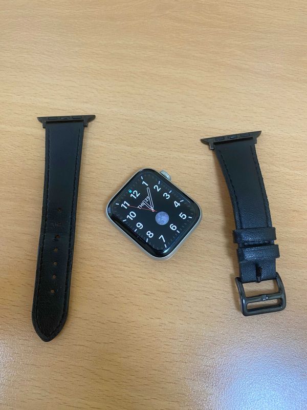 iWatch series 4, 44 mm sotiladi. Holati ideal