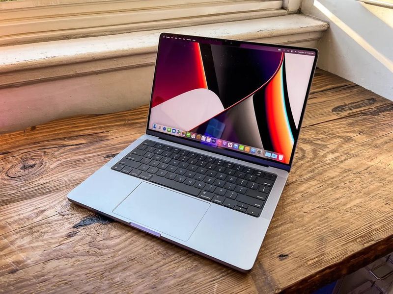 Macbook pro m1 14 inch sotiladi skidkada