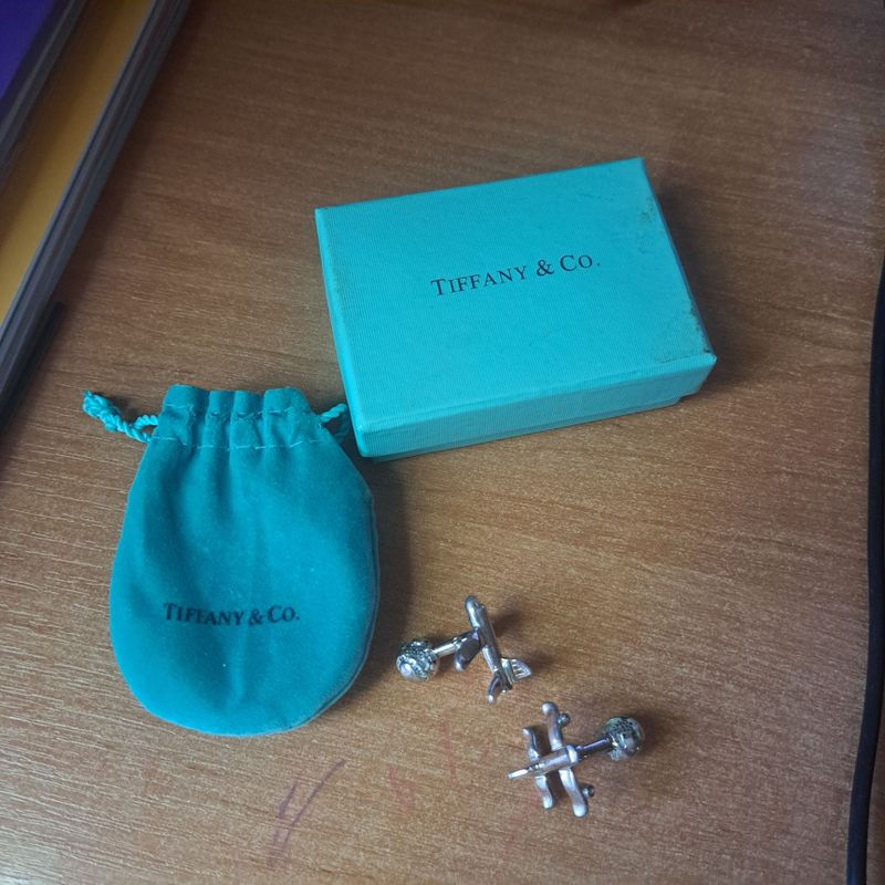 Продаются серебряные запонки от TIFFANY