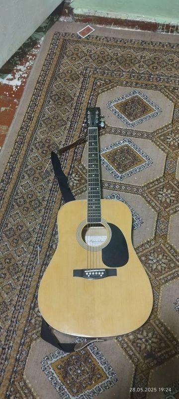 Gitara sotadi 800ming Gitara sotadi 800ming