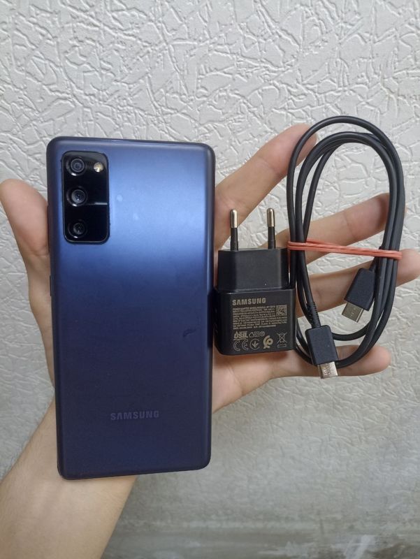 Samsung S20 FE 5G 128gb sotiladi Samsung S20 FE 5G 128gb sotiladi