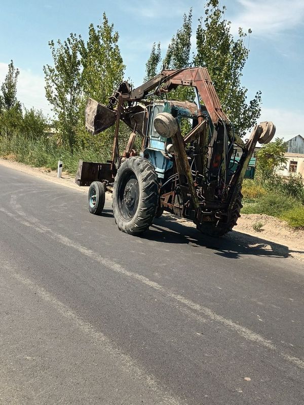 T 28 traktor kran sotiladi T 28 traktor kran sotiladi