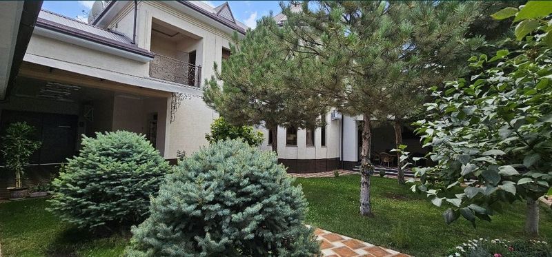 срочно сдается евро-дом Луначарского 8-соток 3-уровень 8-комн бассейн срочно сдается евро-дом Луначарского 8-соток 3-уровень 8-комн бассейн