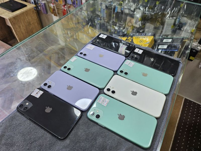 Iphone 11 la sotiladi.