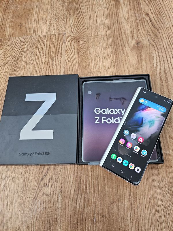 Samsung Galaxy Z Fold 3 256GB Dual Sim Samsung Galaxy Z Fold 3 256GB Dual Sim