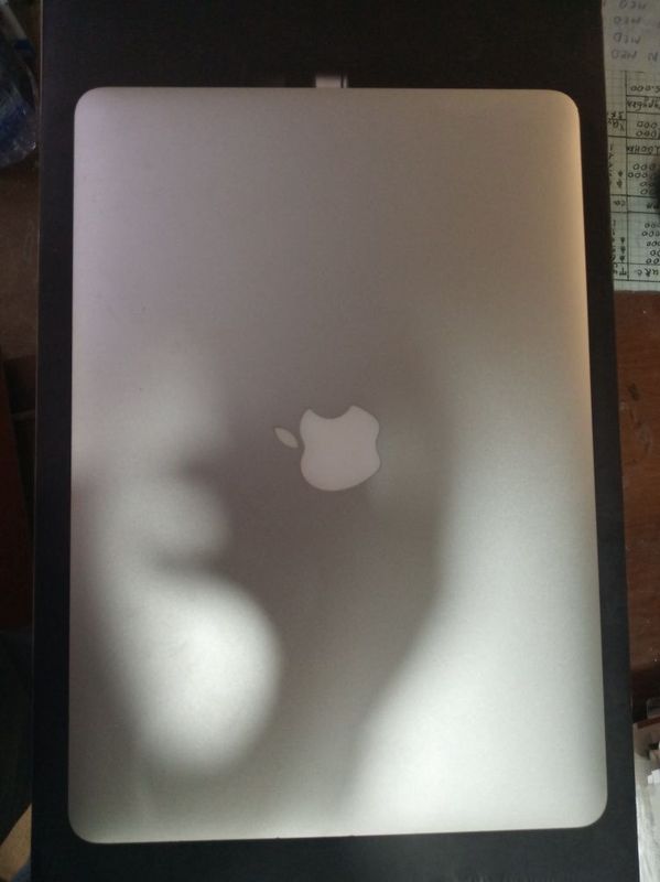 MacBook air 128Gb xotira karobka dakiment