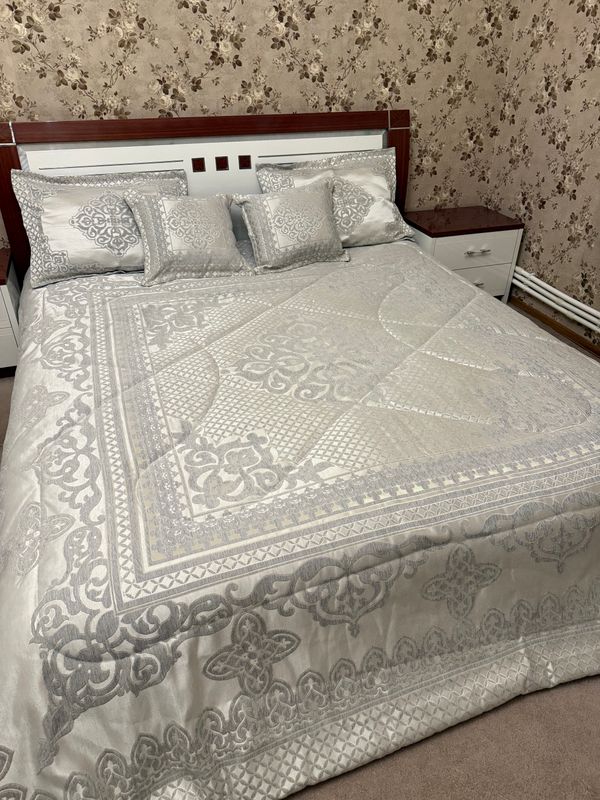 Красивое покрывало с камушками из Дубая Красивое покрывало с камушками из Дубая
