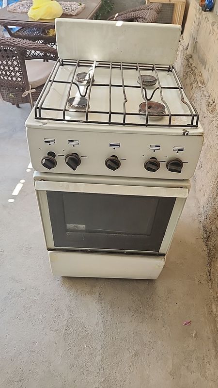 Срочно продам газовую плиту Срочно продам газовую плиту