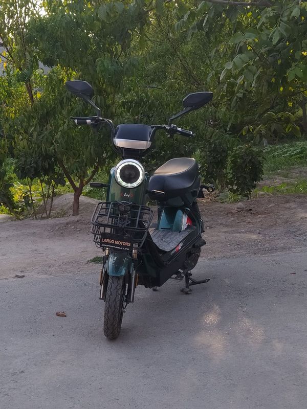 LARGO MOTORS skuter sotiladi 60km/h 60-70yuradi narx kelishamiz