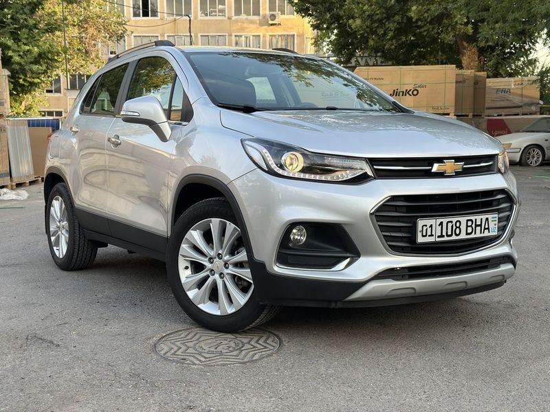 Chevrolet Tracker Premier 2019 , 41700 km пробег, 2 двери пятно Chevrolet Tracker Premier 2019 , 41700 km пробег, 2 двери пятно