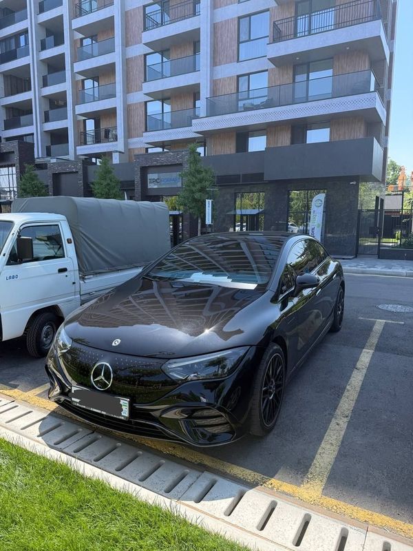 Mercedes Benz EQE 350 Mercedes Benz EQE 350