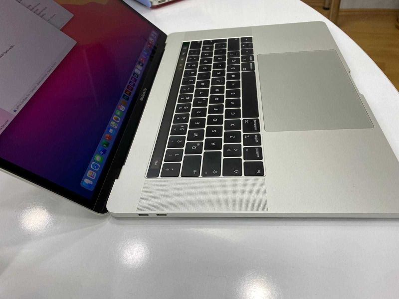 Apple MacBook Pro 15,1 Intel Core i7-9750H 16GB RAM 250GB SSD