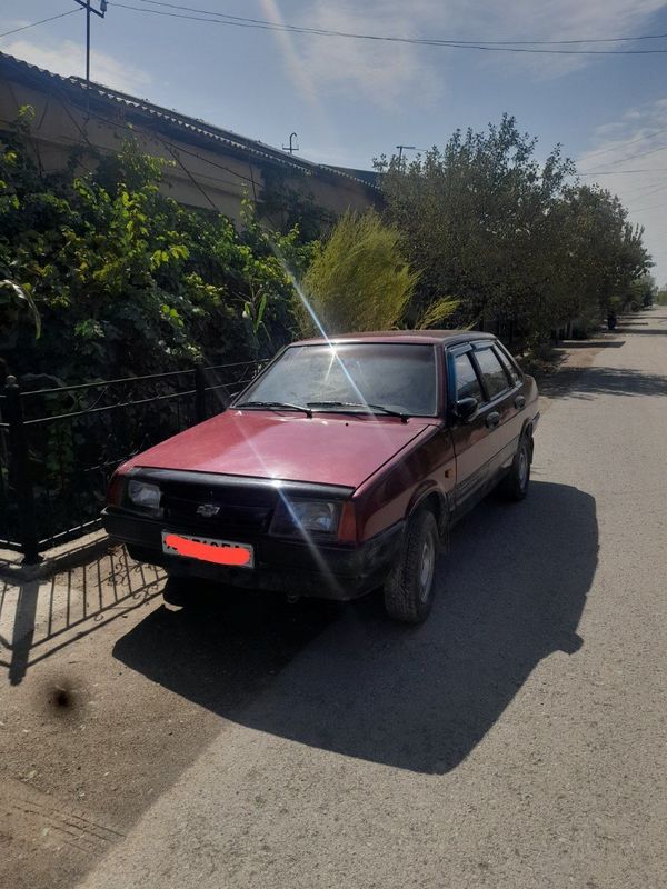 Vaz 21099 satiladi