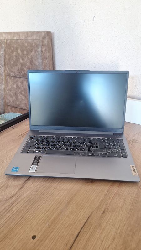Срочно Lenovo IdeaPad Slim 3 15IRU8 ичига: Ram: 8 gb Ssd: 256 gb c Срочно Lenovo IdeaPad Slim 3 15IRU8 ичига: Ram: 8 gb Ssd: 256 gb c