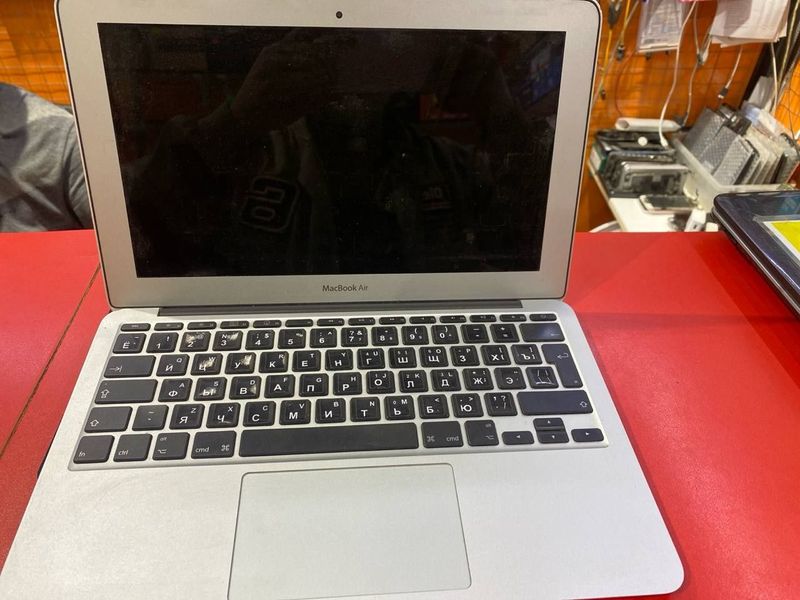 MacBook sotiladi Core i5 MacBook sotiladi Core i5