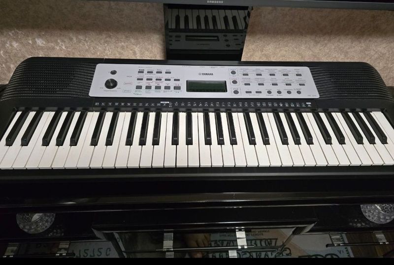Продаю новый синтезатор Yamaha YPT-270 Продаю новый синтезатор Yamaha YPT-270